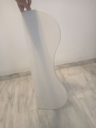Estantería blanca en forma de nube/ IKEA