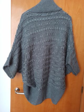 Poncho Zara color gris Talla M
