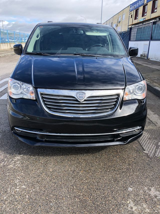 Lancia Voyager gold 2012