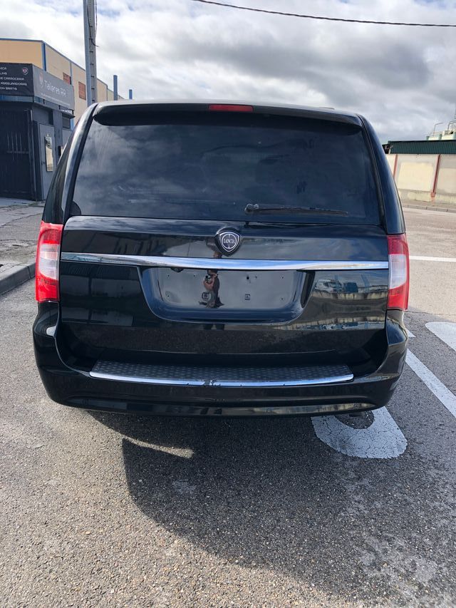 Lancia Voyager gold 2012