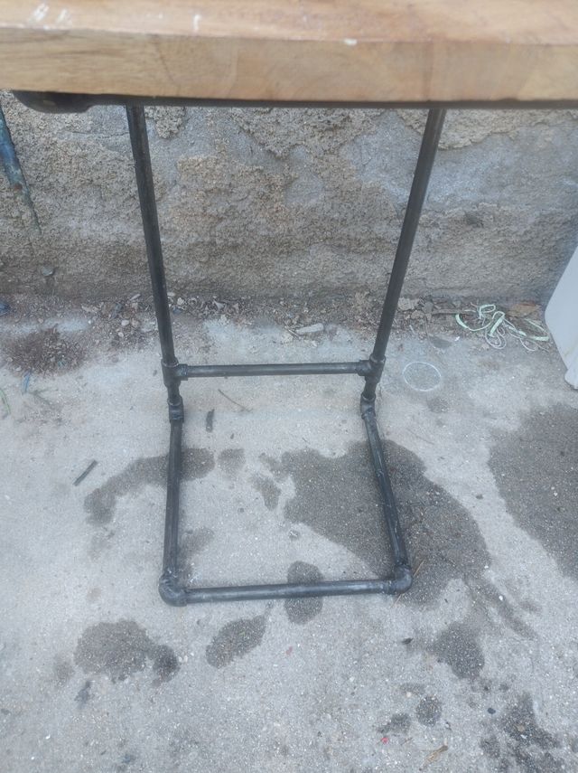 Mesa auxiliar estilo industrial