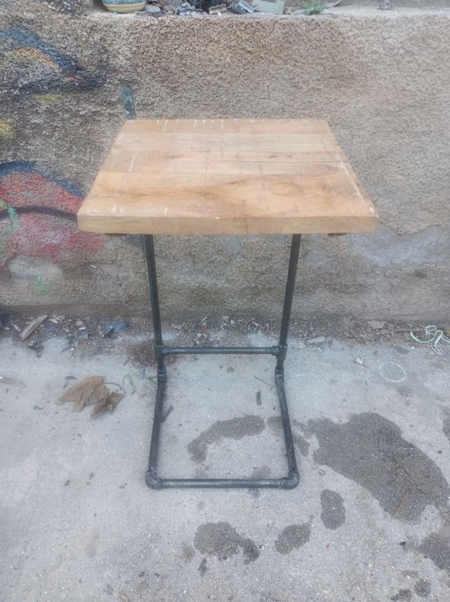 Mesa auxiliar estilo industrial