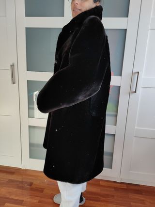 Abrigo de Muton  negro auténtico