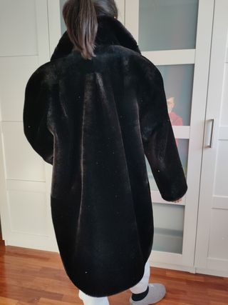 Abrigo de Muton  negro auténtico