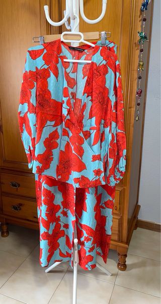 Traje floral camisa y pantalón