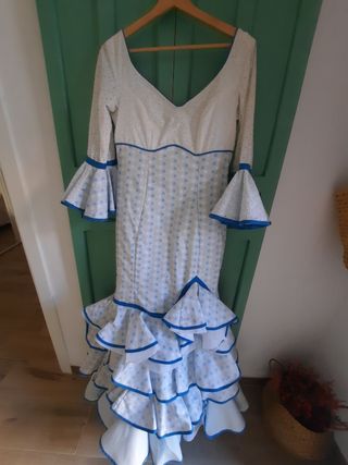 Traje de flamenca. Talla 40- 42.