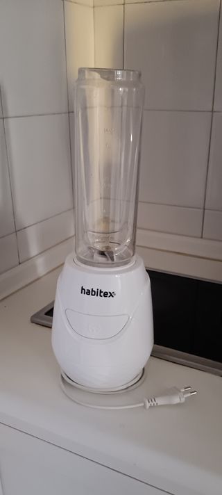 Batidora con su botella incluida.
