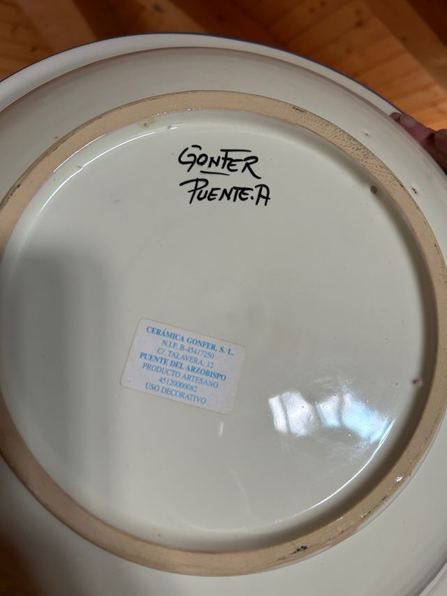 Palanganero de cerámica de Talavera