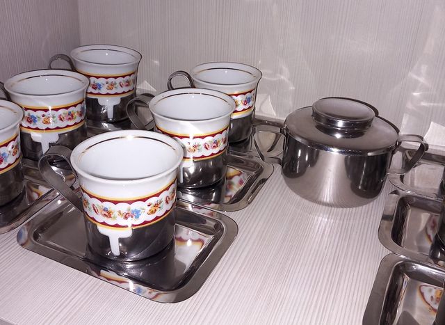 12 Tazzine in porcellana e acciaio