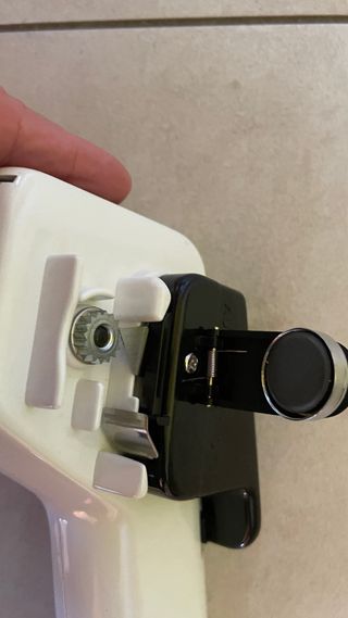 Apriscatole eletrrico a batteria.