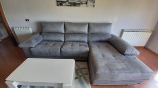 MUEBLE DE SALÓN CON MESA AUXILIAR Y SOFÁ