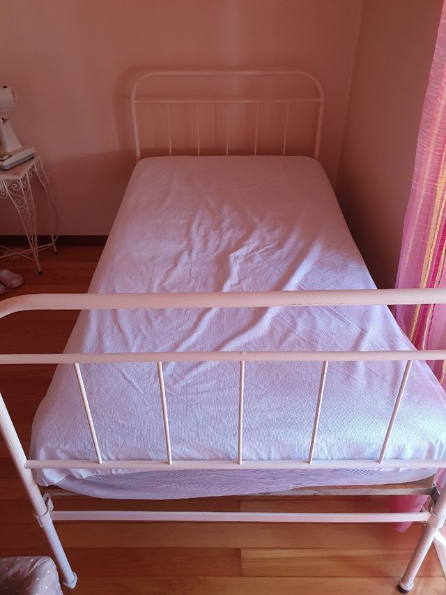 Cama de ferro antiga / vintage
