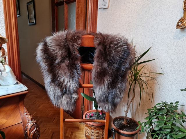 Estola de piel. Forrada. Muy buen estado