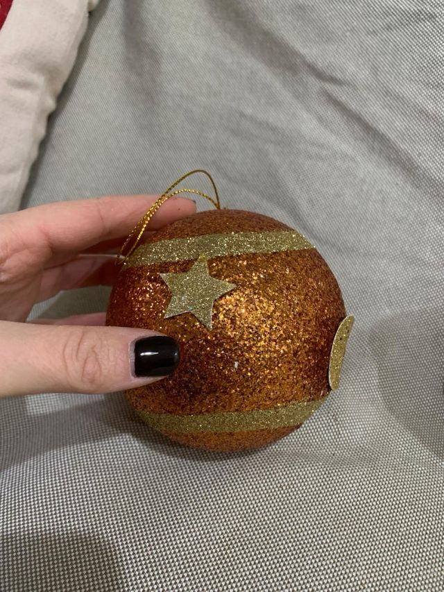 Palline di forme diverse per decorare l’albero