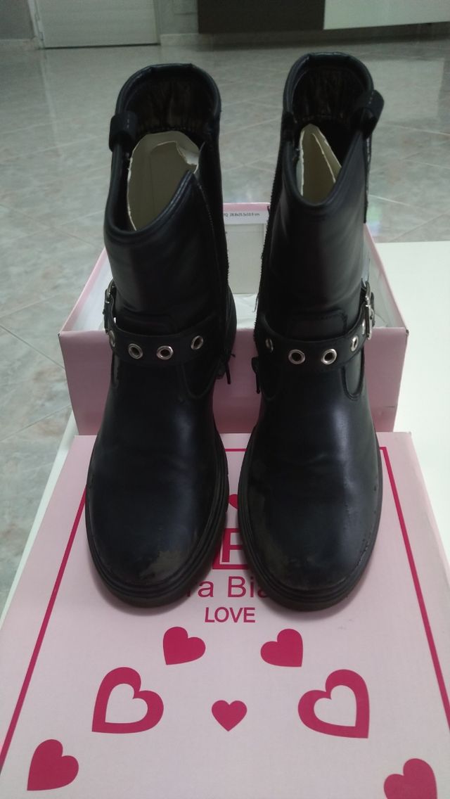 Stivaletti da bimba size 32.