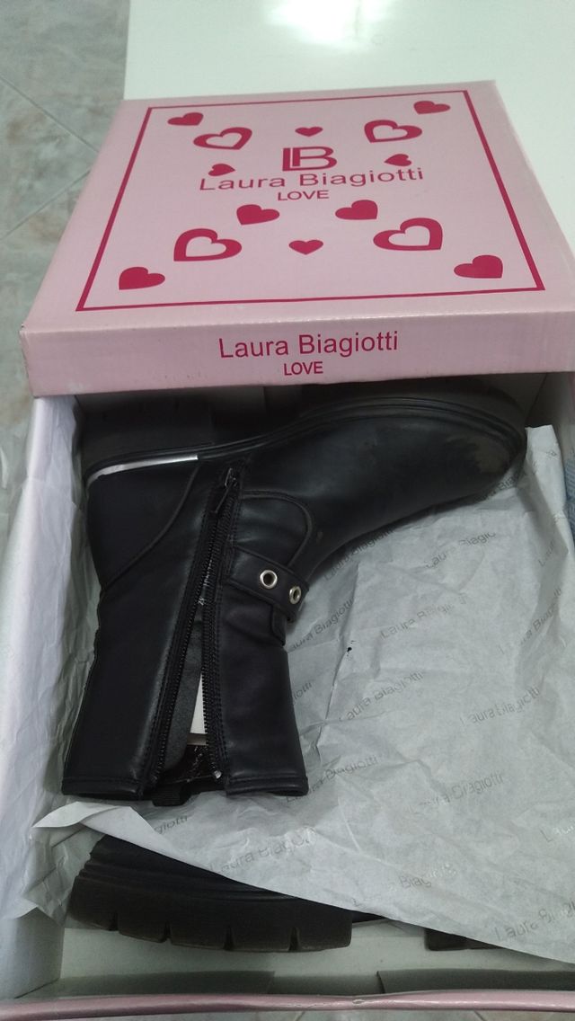 Stivaletti da bimba size 32.