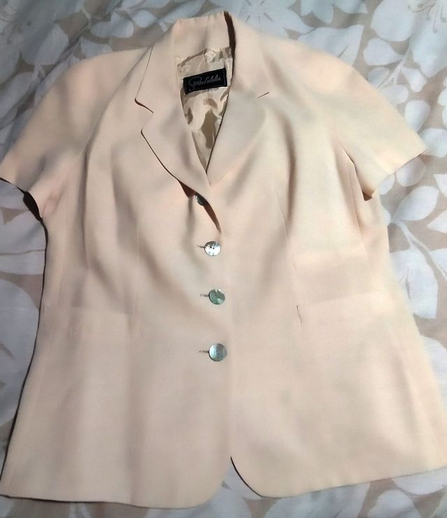 Conjunto de chaqueta y falda