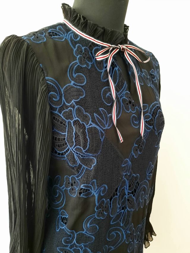 Vestido negro de Suncoo