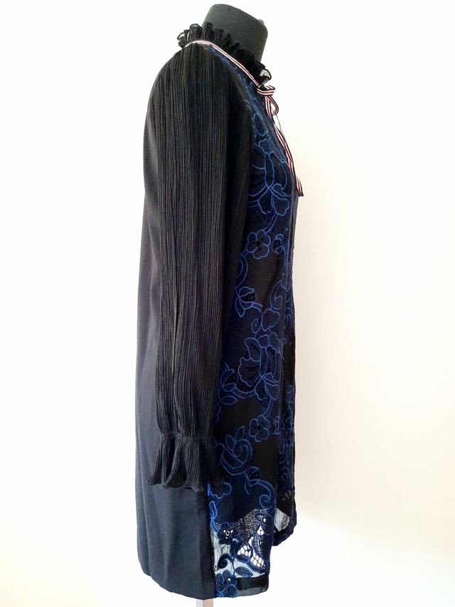 Vestido negro de Suncoo