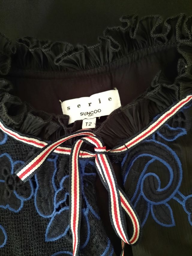 Vestido negro de Suncoo