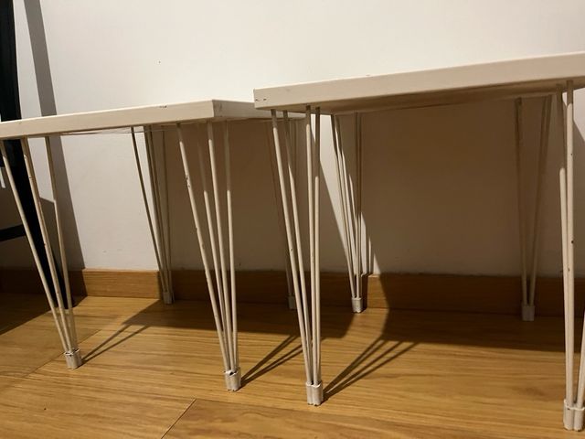 Dos mesillas de color blanco