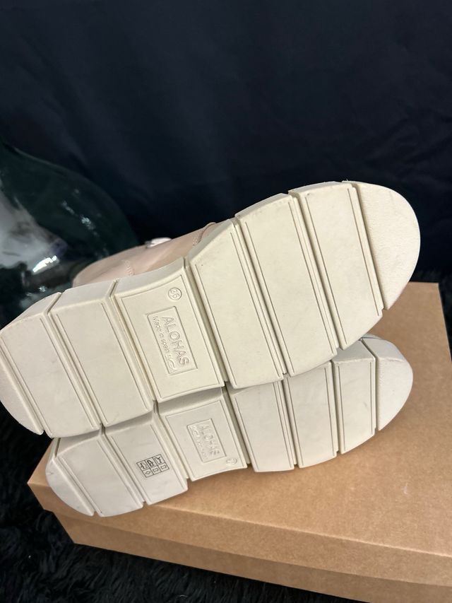 STIVALI STRINGATI ALOHAS TAGLIA 36