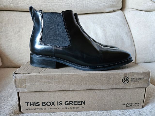 Botines Ria Chelsea negras Clarks