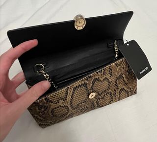 Bolso pequeño tipo piel serpiente Mango 