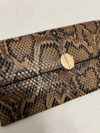 Bolso pequeño tipo piel serpiente Mango 