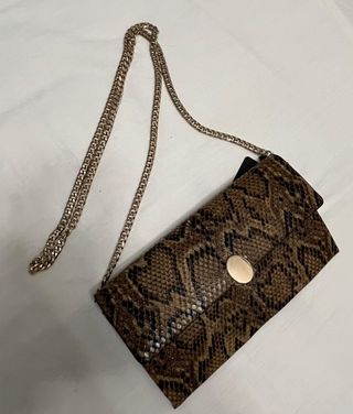 Bolso pequeño tipo piel serpiente Mango 