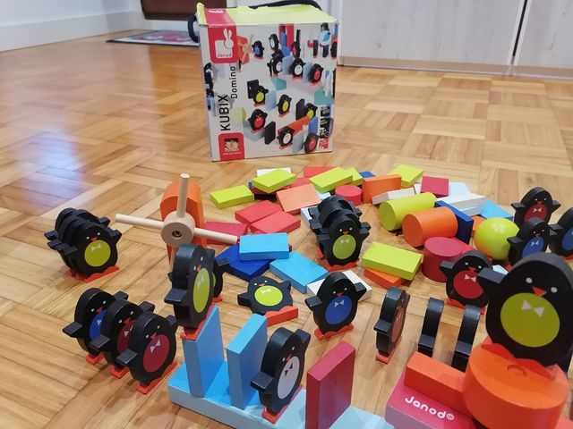 Dominó pingüinos KUBIX de Janod