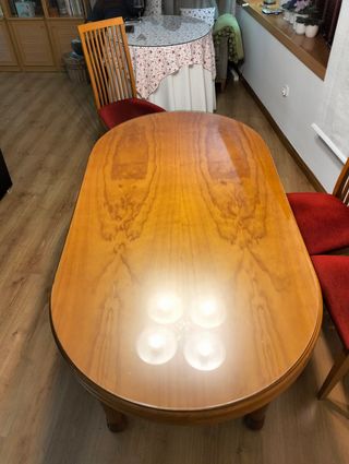 Mesa salón de pino macizo.