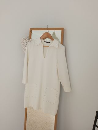 Vestido de Zara.