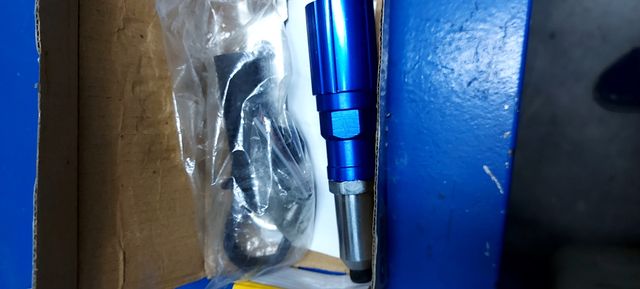 Máquina de remaches