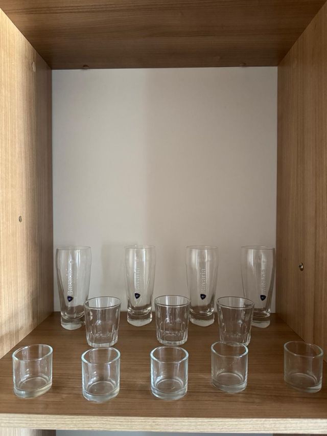 Juego de vasos de cristal de diferentes tamaños