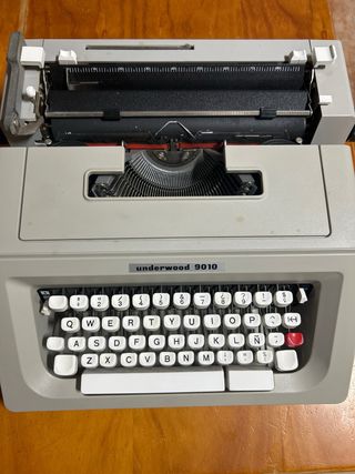 Máquina escribir Underwood 9010