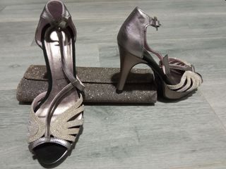 Sandalias y bolso de fiesta 