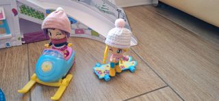 Casa de la nieve de pin y pon