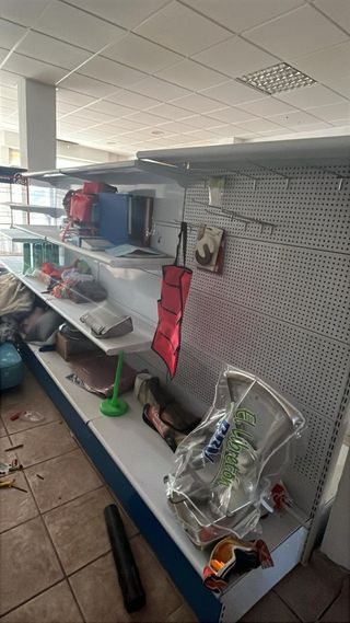 Estanterias de cristal y metálicas