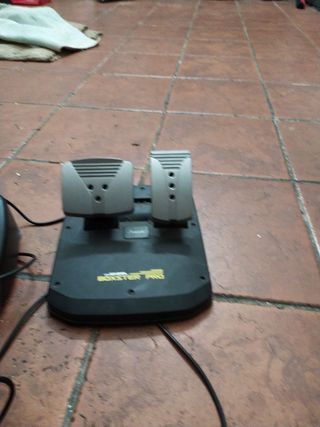 Manubrio e pedaliera videogiochi