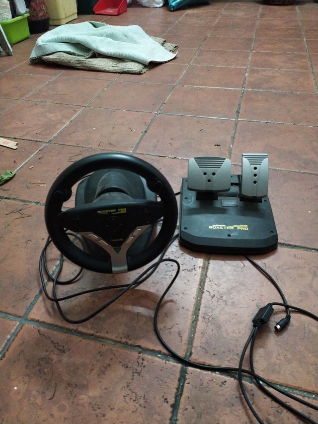 Manubrio e pedaliera videogiochi