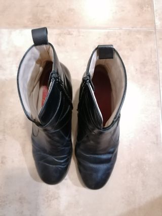 Botines de piel negros