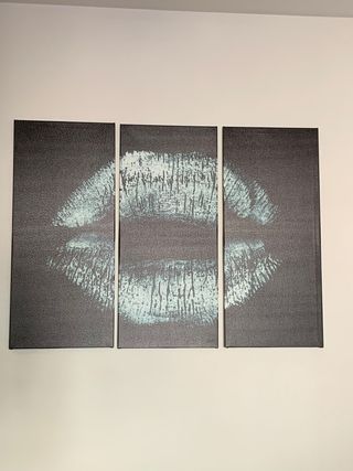 TELA SCOMPOSTA CON EFFETTO BIANCO LABBRA FEMMINILI