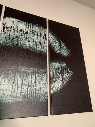 TELA SCOMPOSTA CON EFFETTO BIANCO LABBRA FEMMINILI