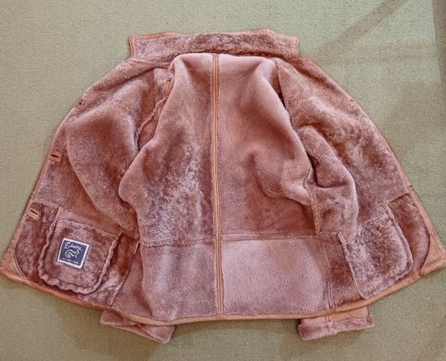 Abrigo de piel color camel