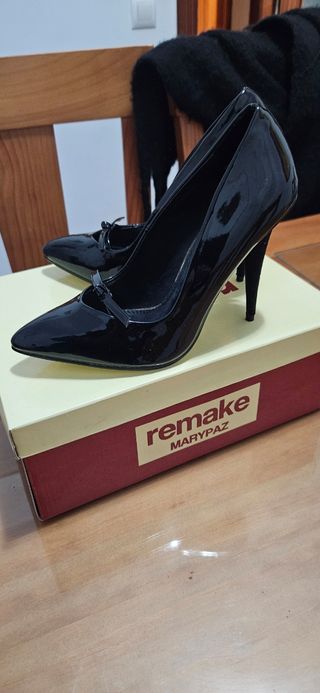 Zapatos de tacón negros charol
