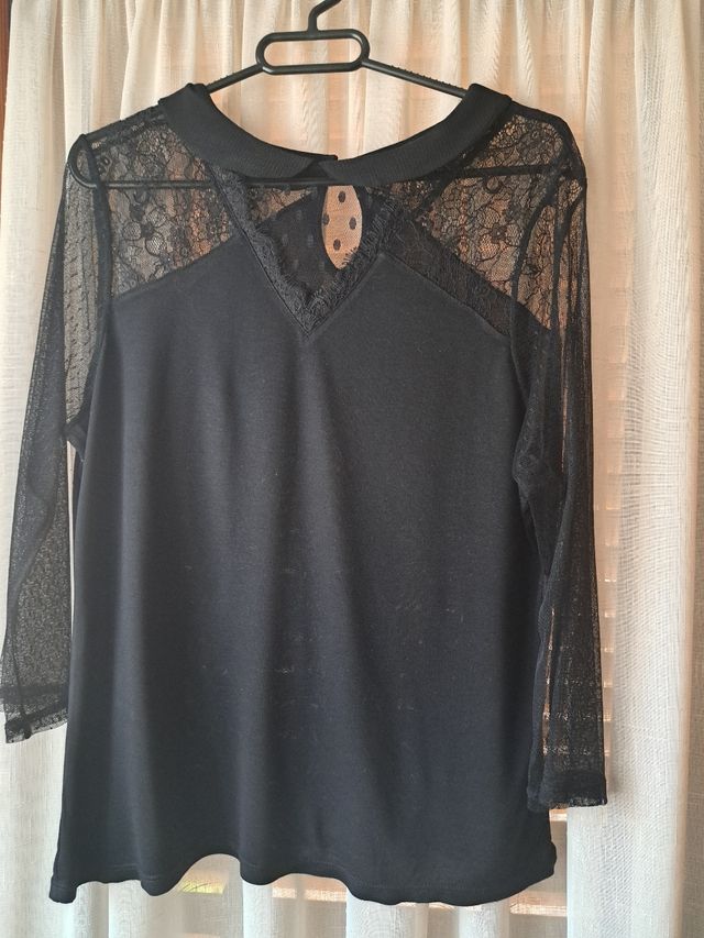 Top negro de encaje