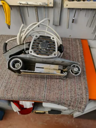 Maquina lijadora de banda Legna