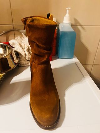 Botines de ante color camel