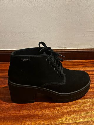 Botines bajos negros Victoria  